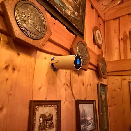 Dragon House In The Tree! Jacuzzi, Sauna ,Cinema,Heated Lici  المظهر الخارجي الصورة