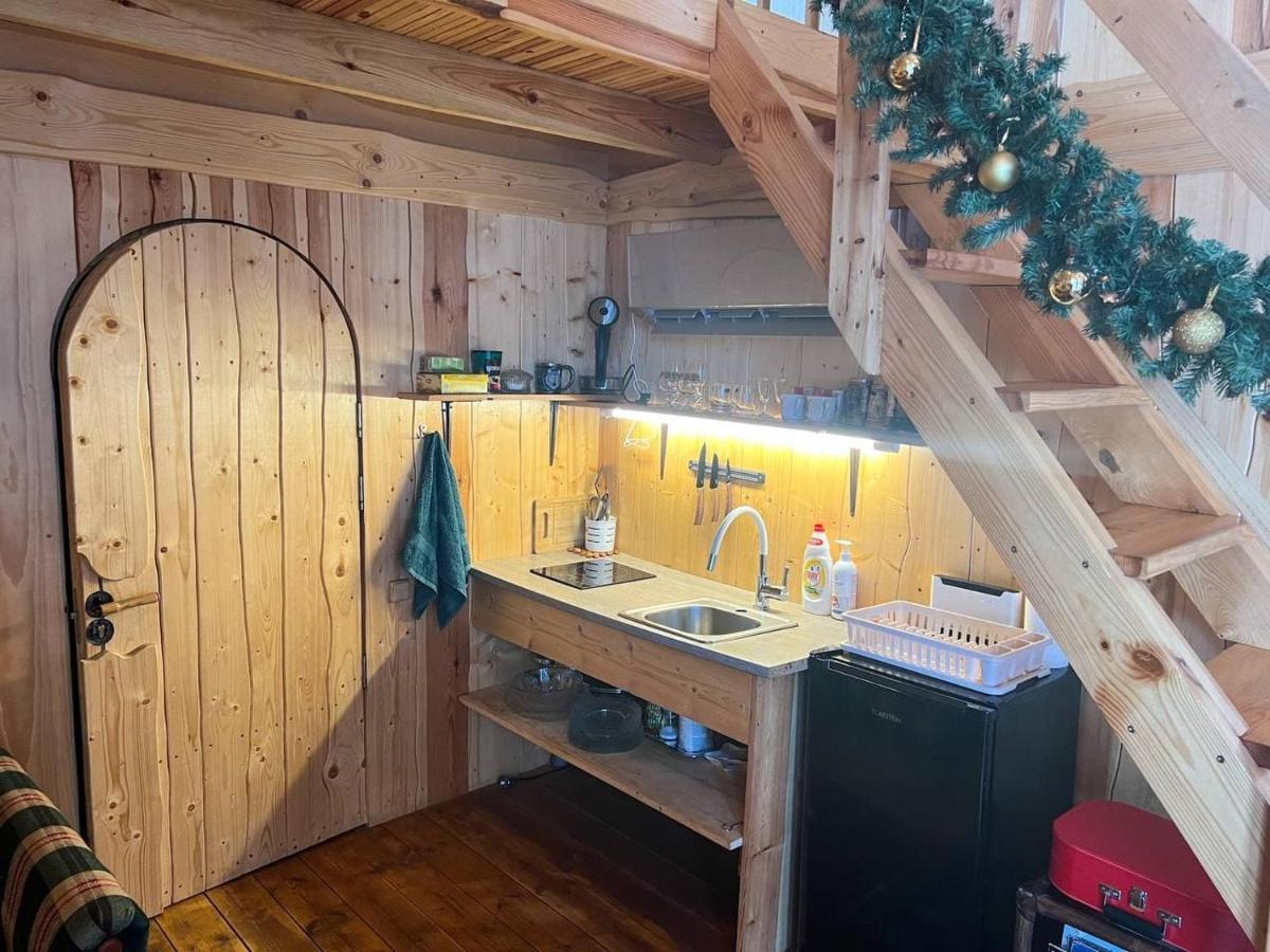 Dragon House In The Tree! Jacuzzi, Sauna ,Cinema,Heated Lici  المظهر الخارجي الصورة